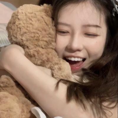 女孩向前走